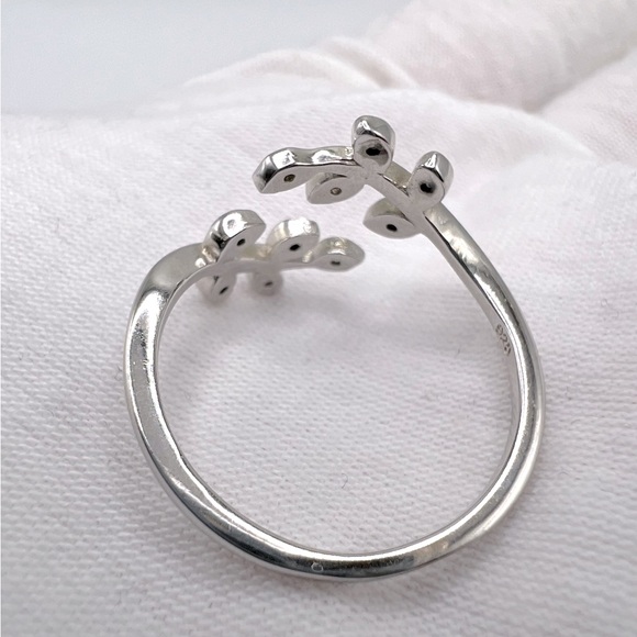 Sale $18 Firm! .925 Sterling Silver Cz Leaf Ring - Picture 16 of 17